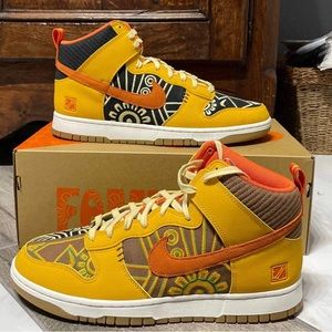 Nike Somos Familia Dunks